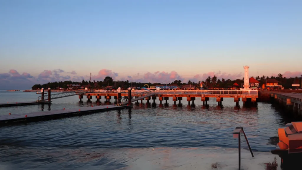 Banjar Nyuh Port fast boat pier in Nusa Penida with morning view and passenger boarding area, main gateway for Banjar Nyuh boat schedules.