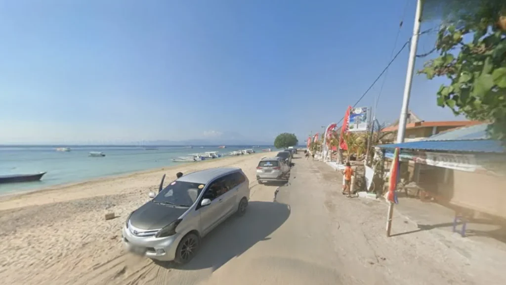 Banjar Nyuh Port Facilities with spacious parking area for cars and motorbikes near the terminal.